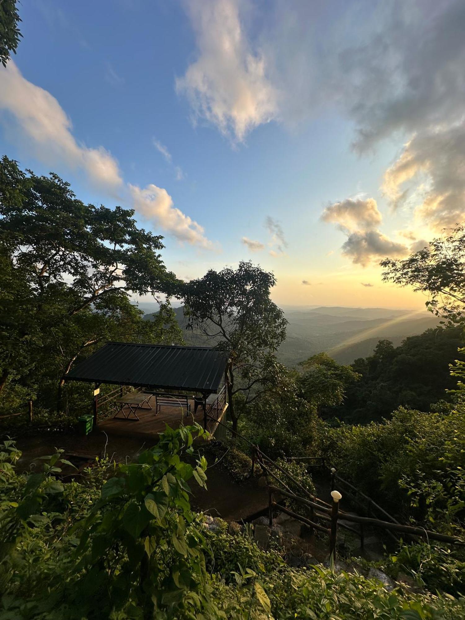 Sunset Valley Kerala Pool Resort - Serene Natural Forest Cottage Stay In Idukki With Sunrise & Sunset Panoramas, Natural Streams & Tranquil Summer Evenings Pirmed Bagian luar foto